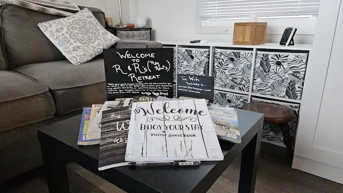 R & R's Modern Retreat Picture 4