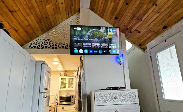 R & R's Modern Retreat Picture 1