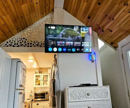 R & R's Modern Retreat