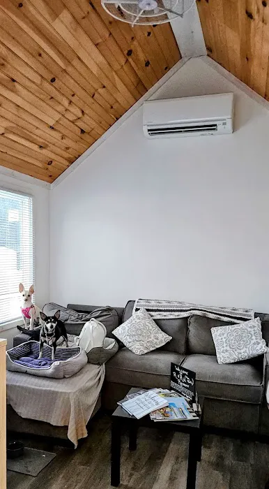 R & R's Modern Retreat Picture 5