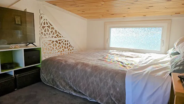 R & R's Modern Retreat Picture 2