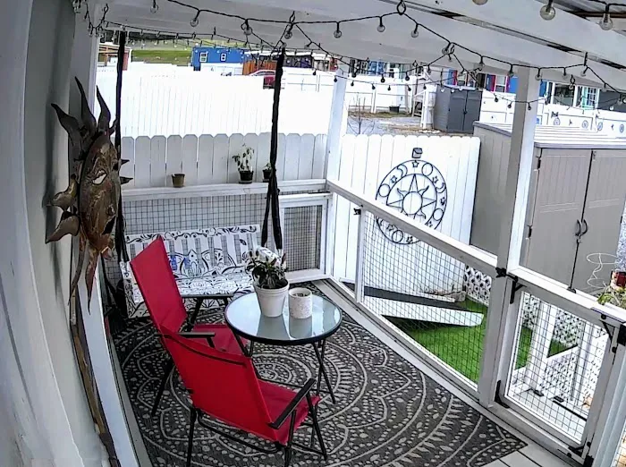 R & R's Modern Retreat Picture 10