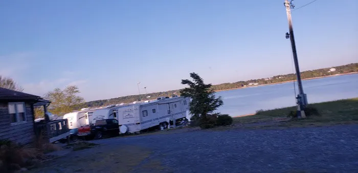 Lake Side RV Park Picture 4