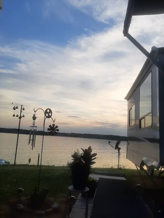 Lake Side RV Park Picture 6