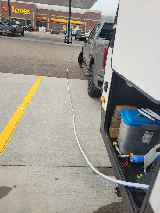 Love's RV Hookup Picture 5