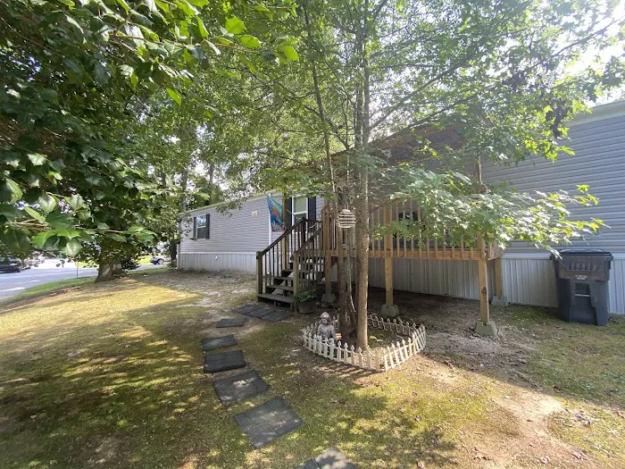 Country Air Mobile Home Park Picture 2