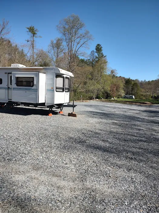 Ron's Carolina Blue sky RV campground Picture 3