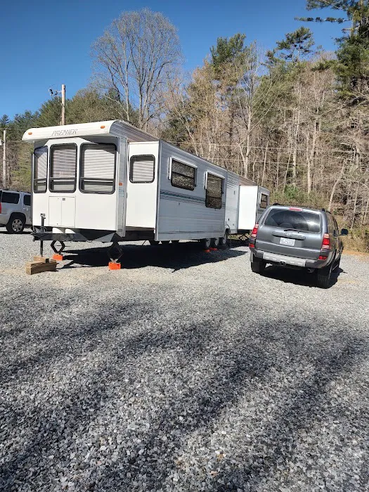 Ron's Carolina Blue sky RV campground Picture 6