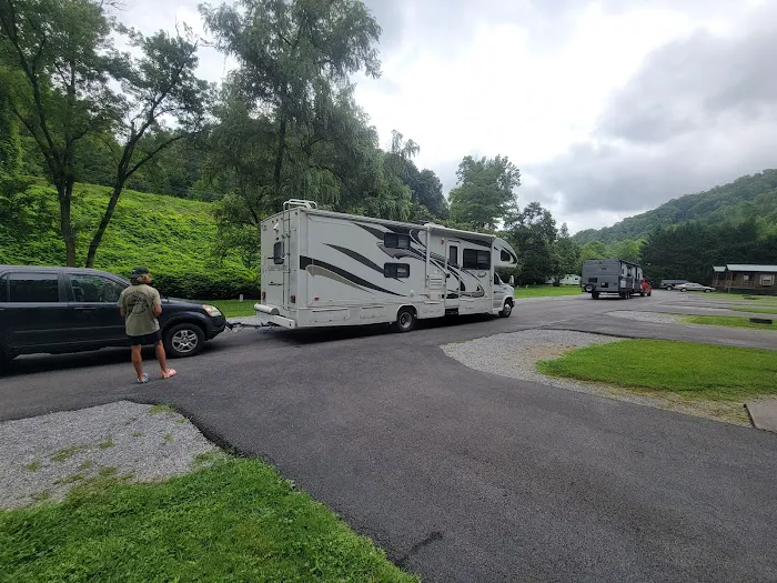 Twin Creek RV Resort Picture 9