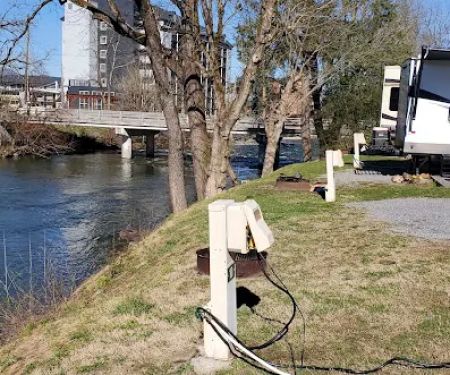 Riveredge RV Park and Log Cabin Rentals