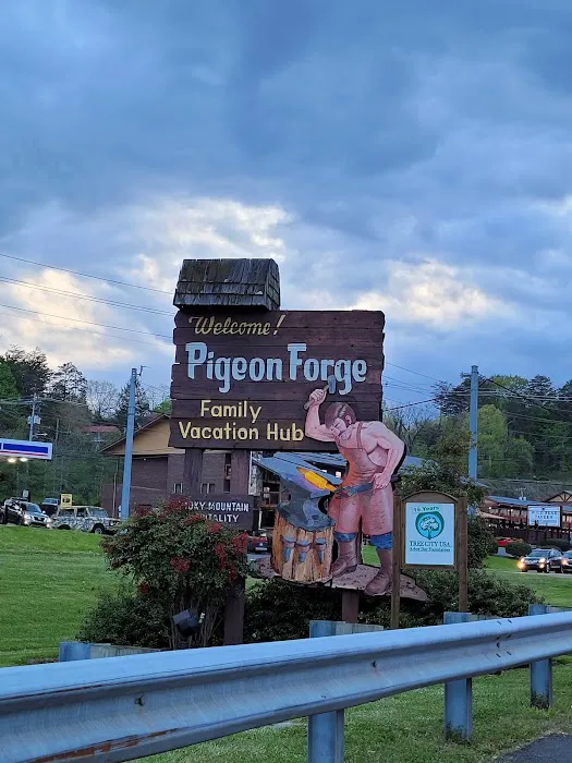 Riveredge RV Park and Log Cabin Rentals Picture 8