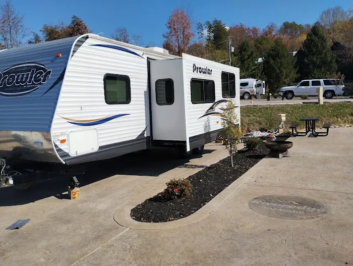 Riveredge RV Park and Log Cabin Rentals Picture 6