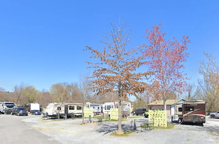 Holy Smokies RV Park & Glamping Picture 3