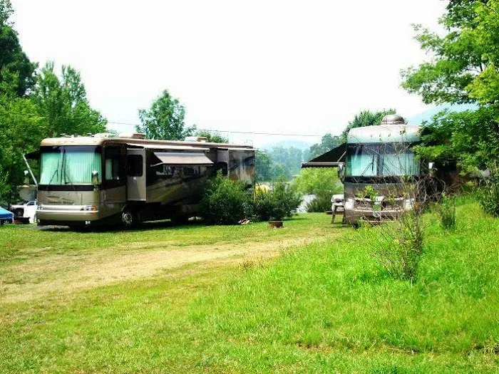 Flaming Arrow Campground & RV Picture 2