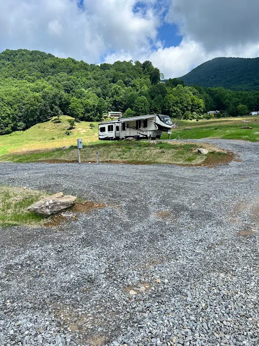 Hemphill Hideaway RV Park Picture 2