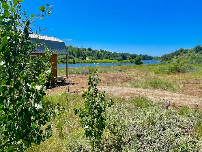 Wildwood Camp Cabin on Fall River Picture 3