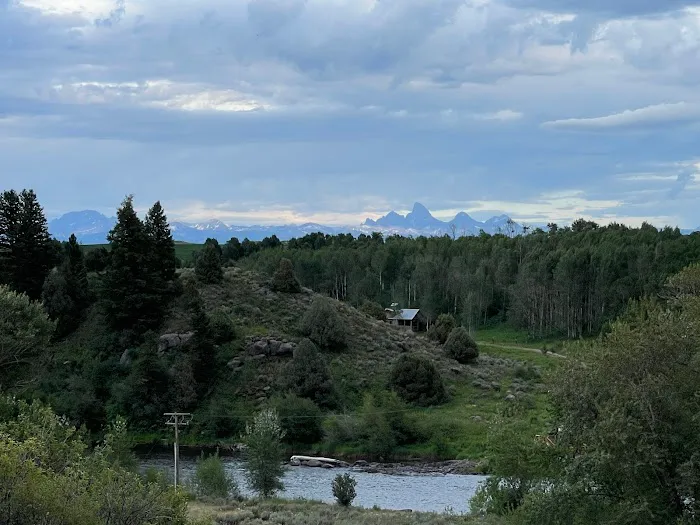 Wildwood Camp Cabin on Fall River Picture 10