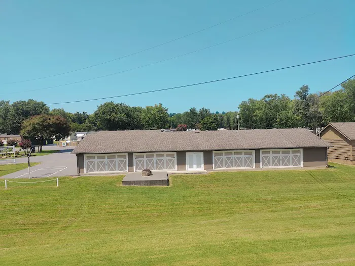 Riverside RV Park & Resort Picture 6