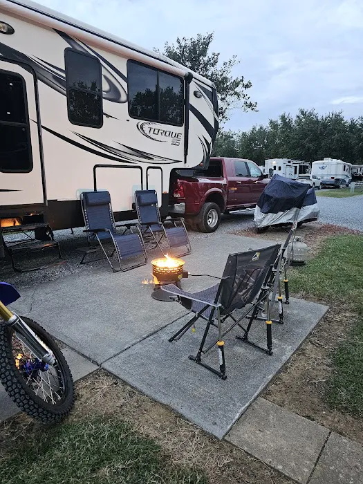 Riverside RV Park & Resort Picture 7