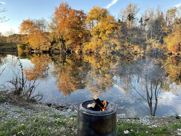 Riverside RV Park & Resort Picture 10