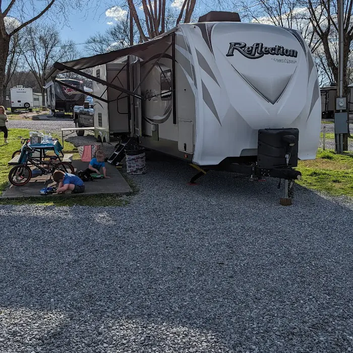 Riverside RV Park & Resort Picture 8