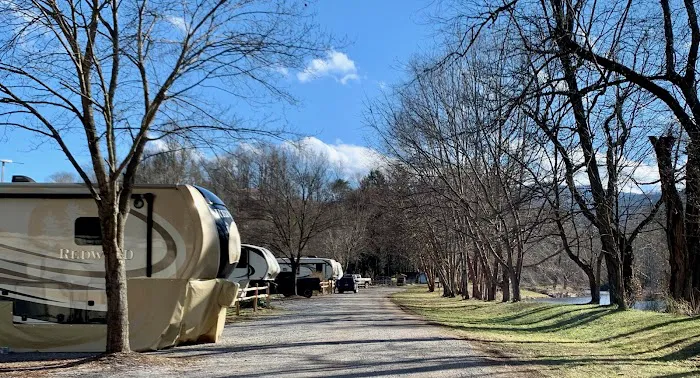 Riverhouse RV Resort Picture 1