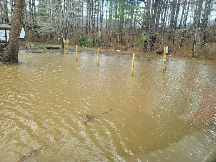 Riverhouse RV Resort Picture 9