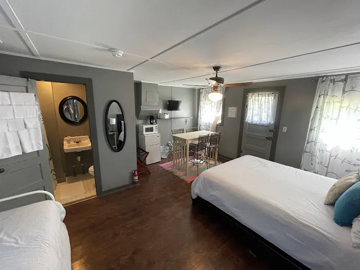 Jolley Camper RV and Cottages Picture 2