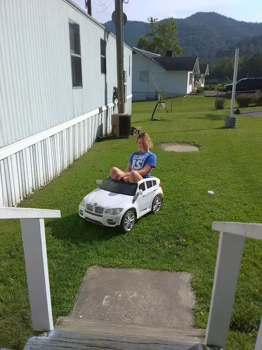 Holiday Acres Trailer Park Picture 3