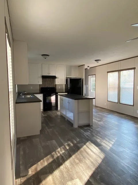 Oak Park MHC Picture 6