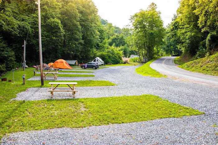 Nantahala Tiny Homes and RV Park Picture 4