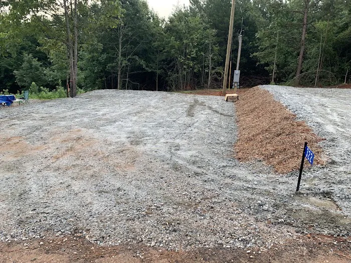 F and R RV Park Picture 5