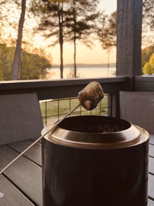 Hartwell Cove Resort Picture 9