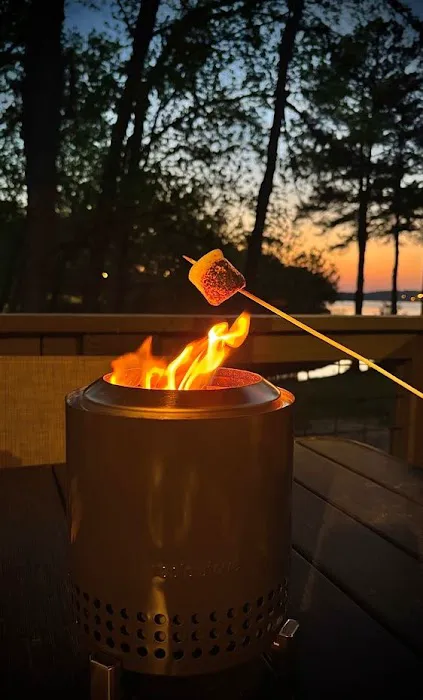 Hartwell Cove Resort Picture 10