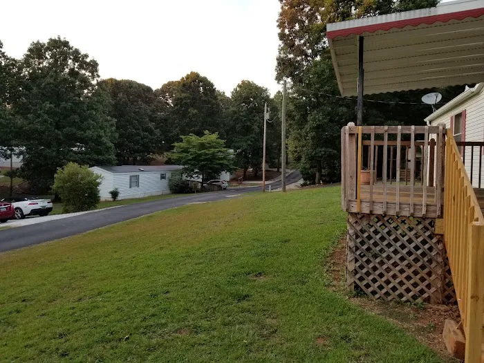 Near Lakes Mobile Home Community Picture 3