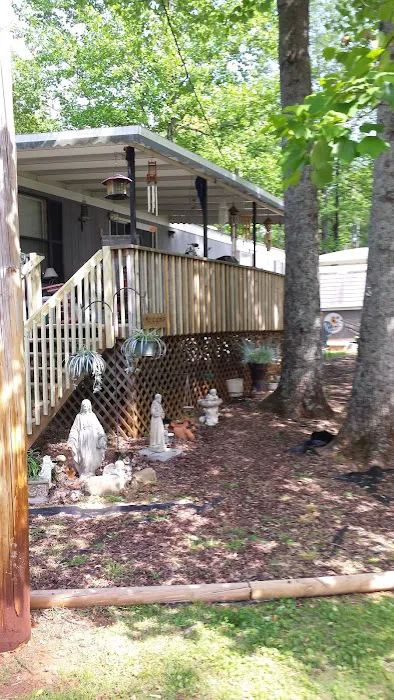 Near Lakes Mobile Home Community Picture 4