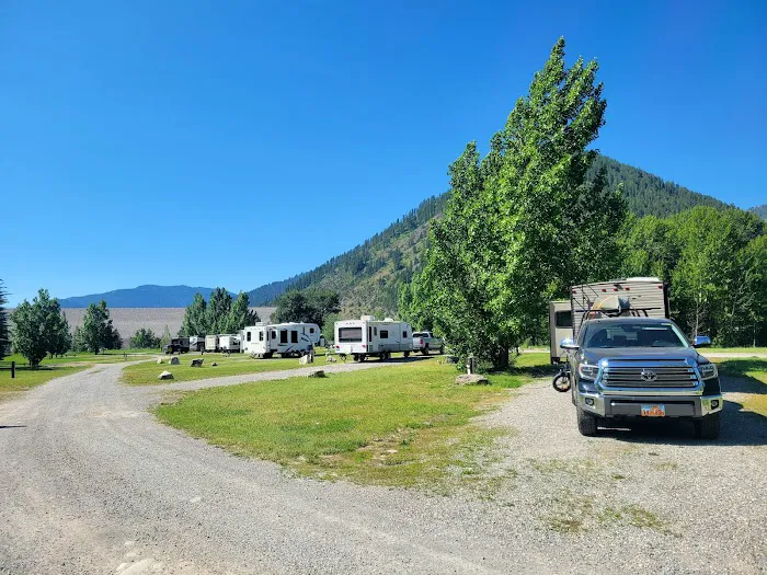 Riverside Park Campground Picture 2