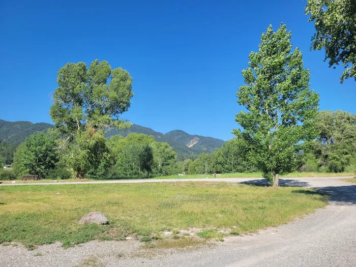 Riverside Park Campground Picture 9