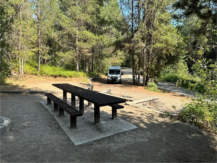 Alpine North Loop Campground Picture 1