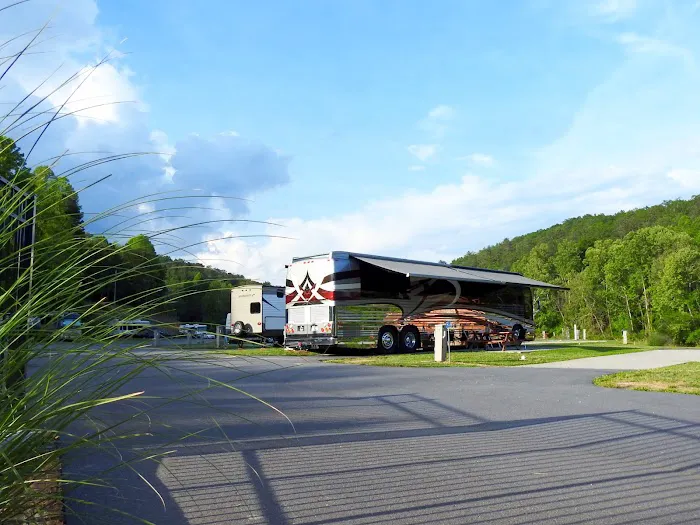 Valley River RV Resort Picture 10