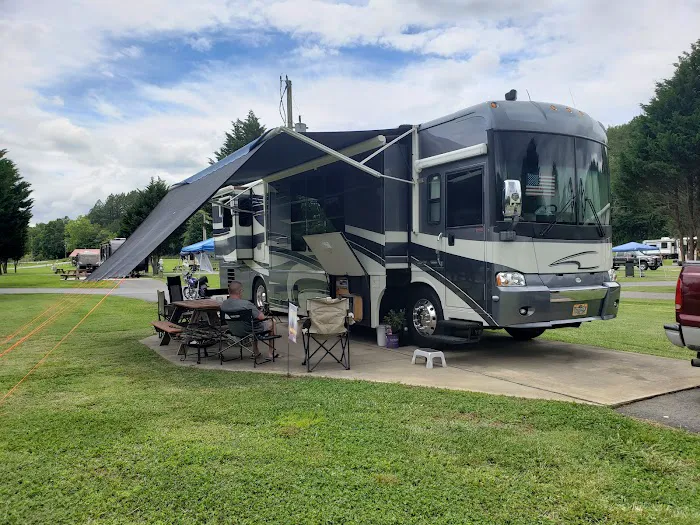 Rivers Edge Mountain RV Resort Picture 4