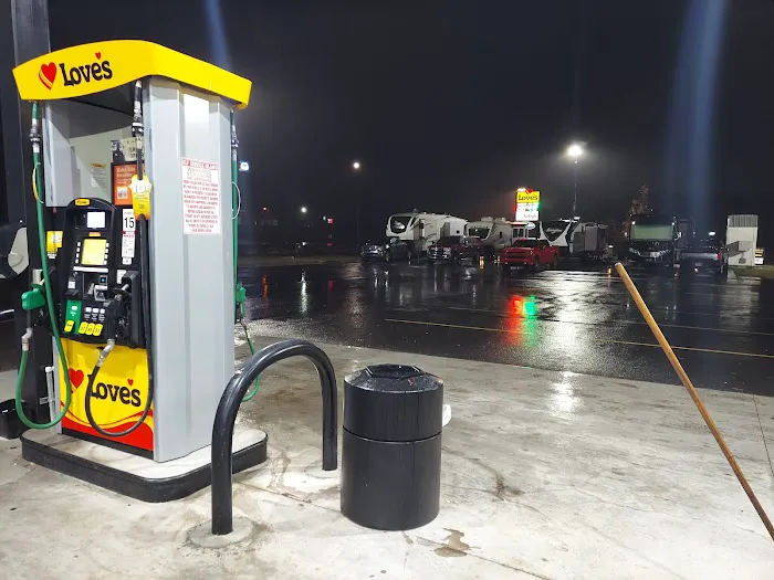 Love's RV Hookup Picture 4