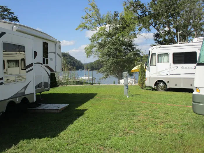 Alan Schneider's Bayside Marina and RV Park Picture 1