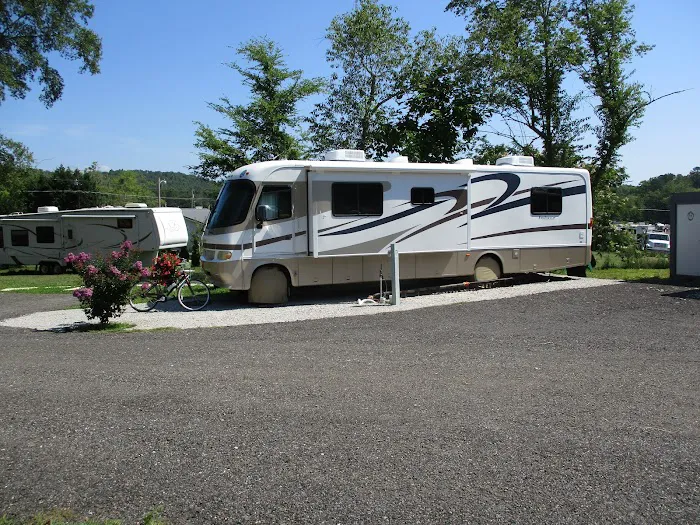 Alan Schneider's Bayside Marina and RV Park Picture 9