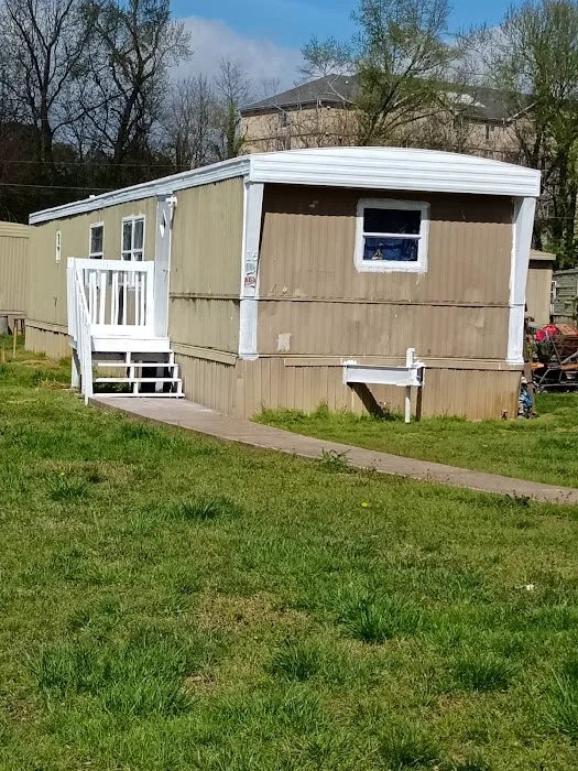Suburban mobile home community Picture 1