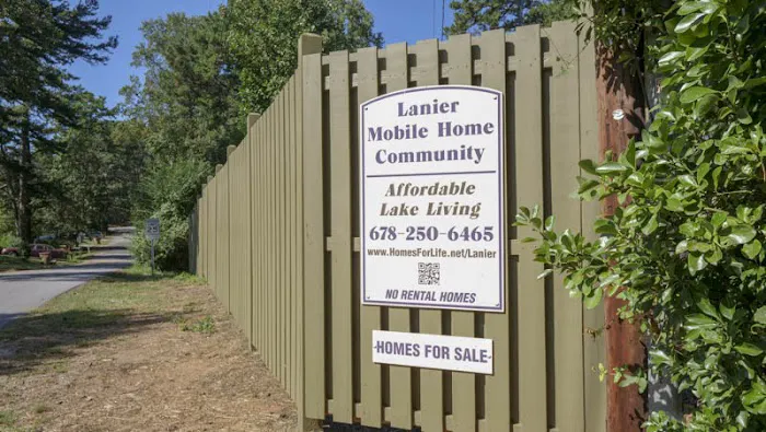 Lanier Mobile Home Community Picture 3