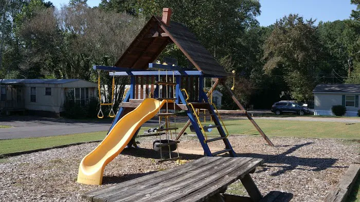 Lanier Mobile Home Community Picture 4