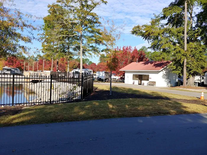 Barnyard RV Park Picture 5