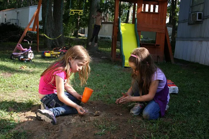 Arrowood Mobile Home Community Picture 3