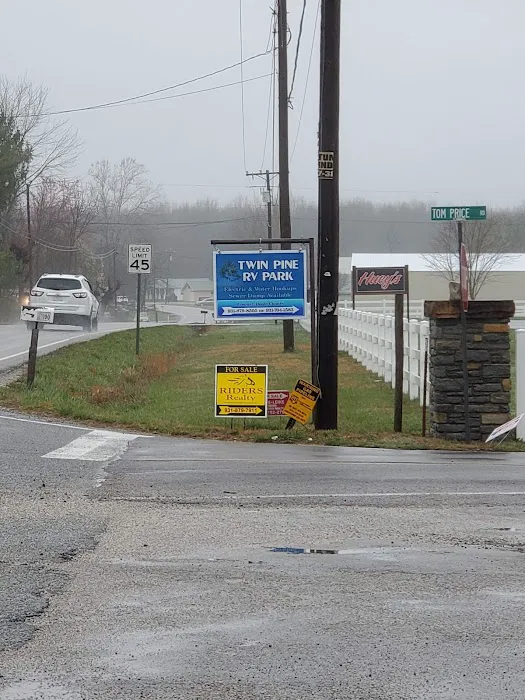 Twin Pine RV Park Picture 7